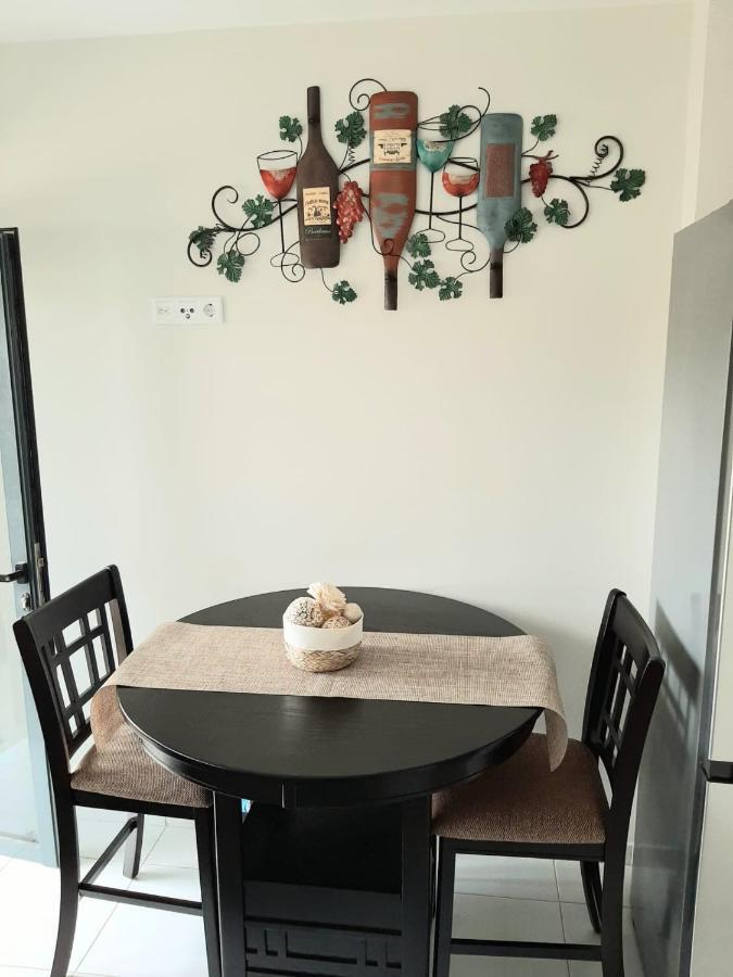 Apartment With Pool In มินเดโล ภายนอก รูปภาพ